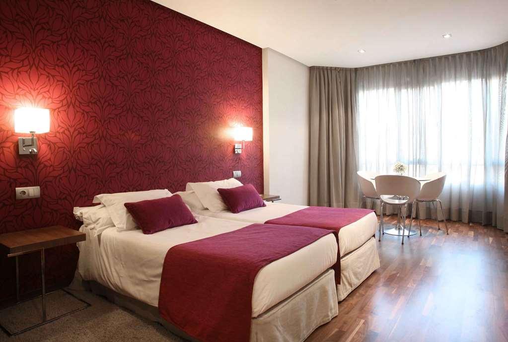 Apartosuites Jardines De Sabatini มาดริด ห้อง รูปภาพ