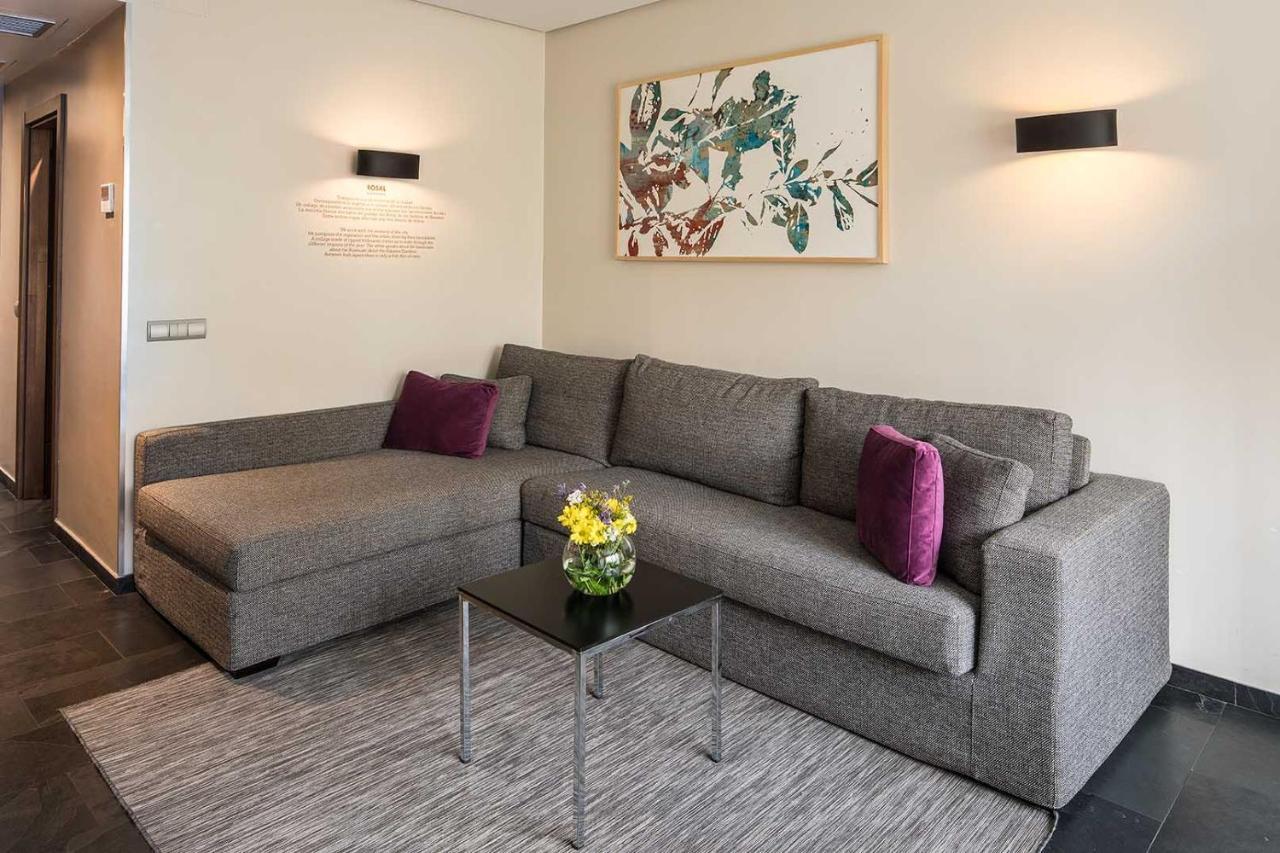 Apartosuites Jardines De Sabatini มาดริด ภายนอก รูปภาพ