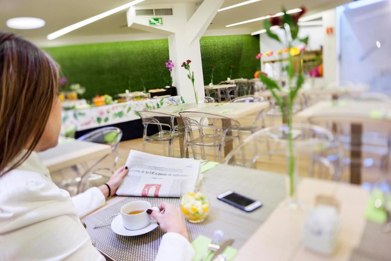 Apartosuites Jardines De Sabatini มาดริด ภายนอก รูปภาพ