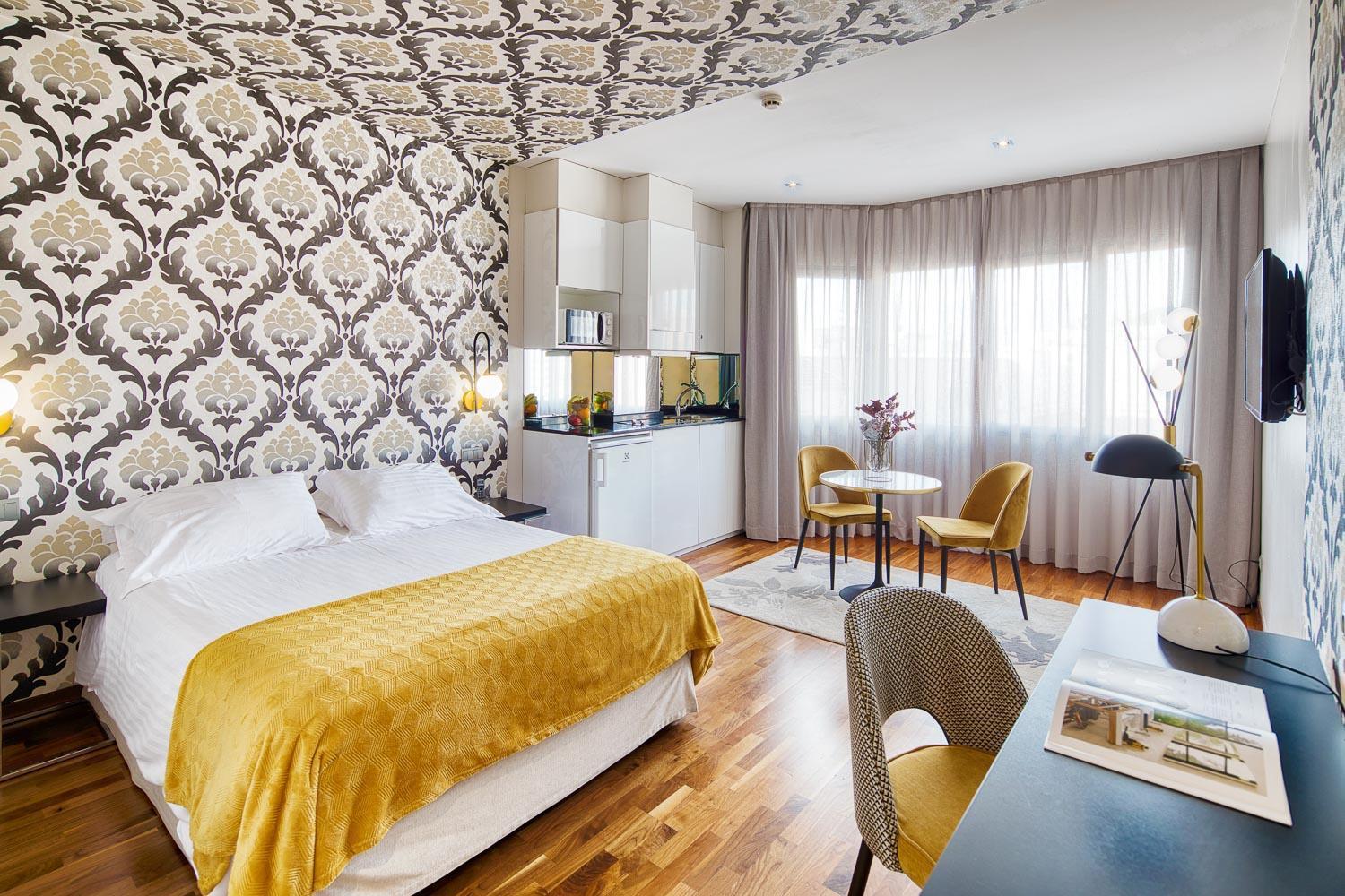 Apartosuites Jardines De Sabatini มาดริด ภายนอก รูปภาพ