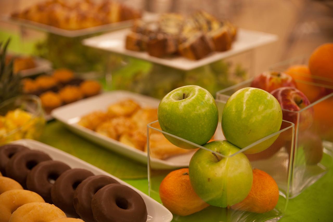 Apartosuites Jardines De Sabatini มาดริด ภายนอก รูปภาพ