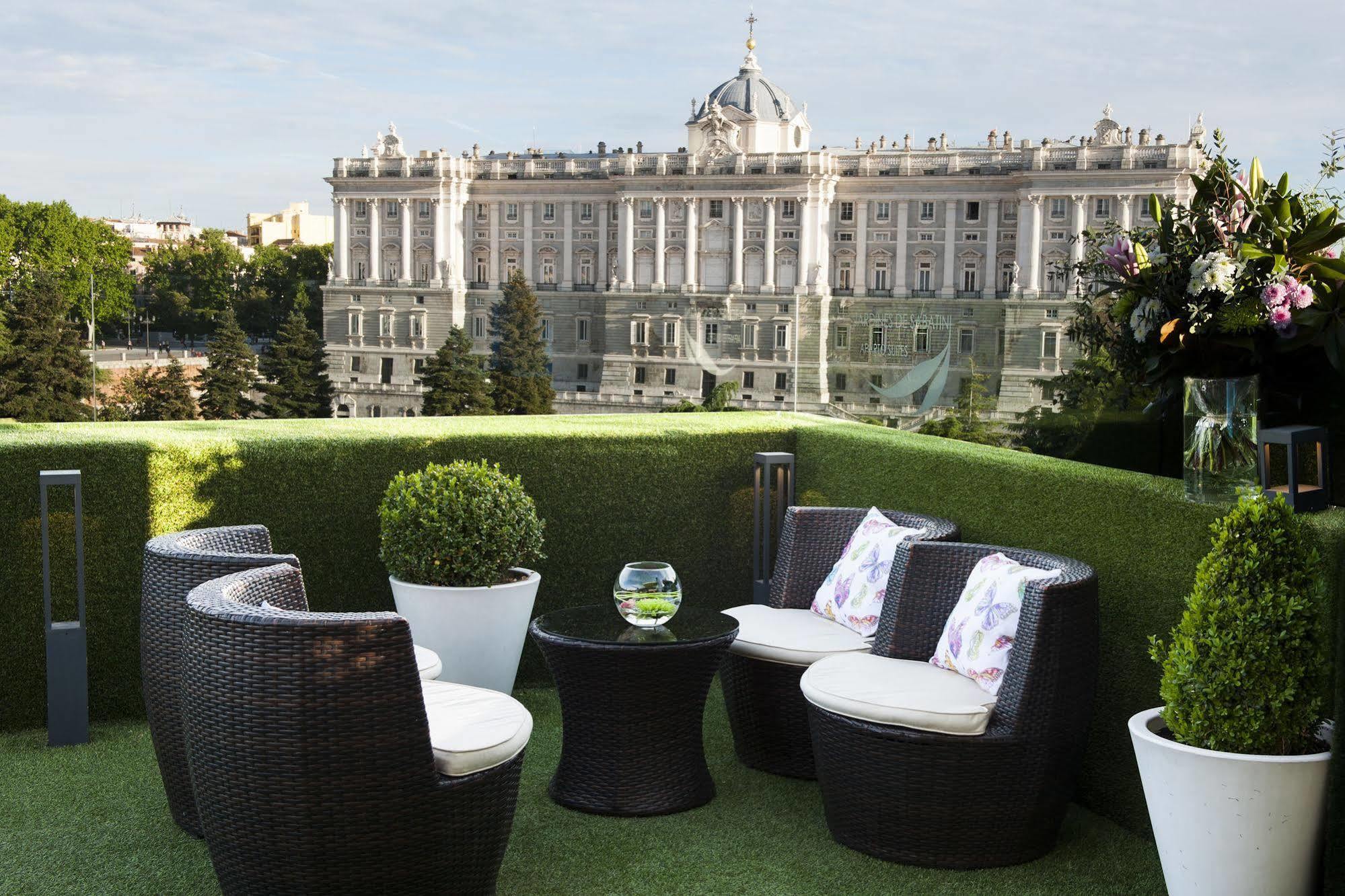 Apartosuites Jardines De Sabatini มาดริด ภายนอก รูปภาพ