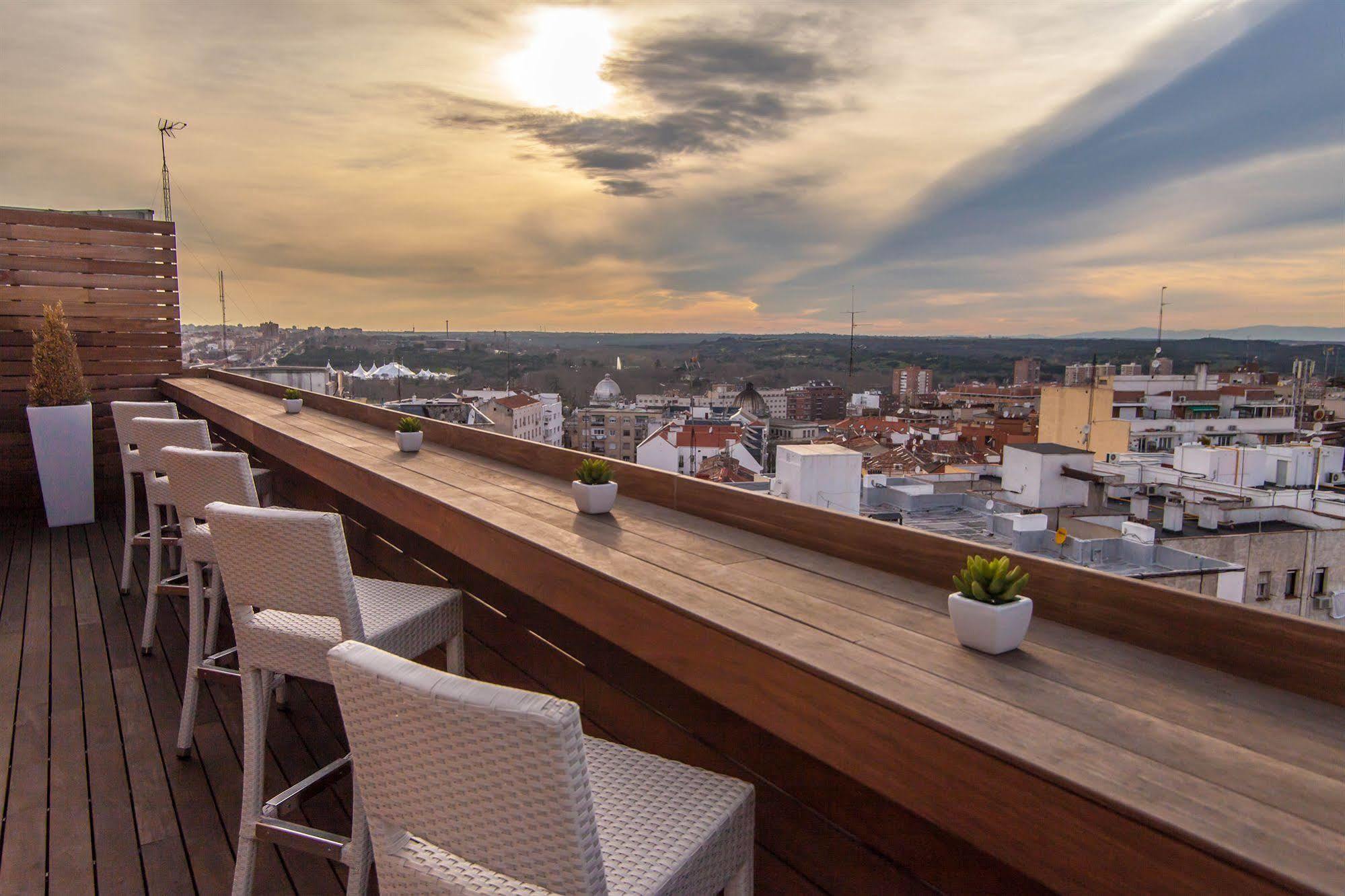 Apartosuites Jardines De Sabatini มาดริด ภายนอก รูปภาพ