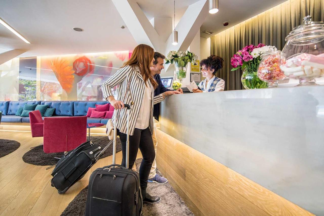 Apartosuites Jardines De Sabatini มาดริด ภายนอก รูปภาพ